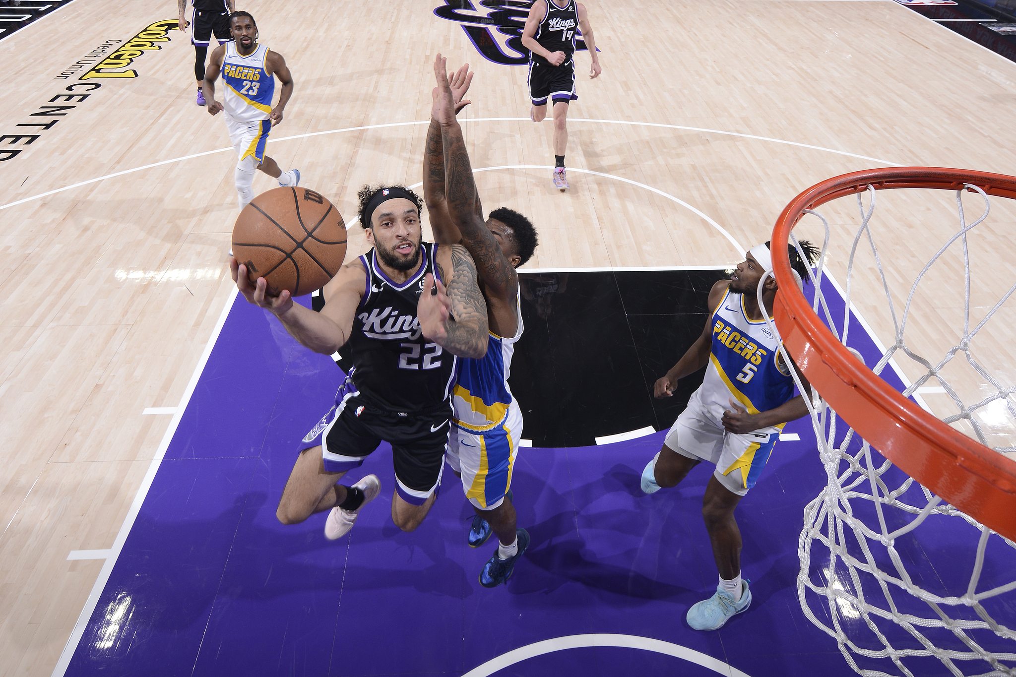 开云体育下载网址-德文·卡特末节狂轰22分 国王主场逆转险胜步行者